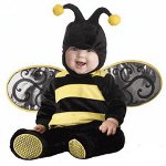 Copii costum albine cu mâinile lor