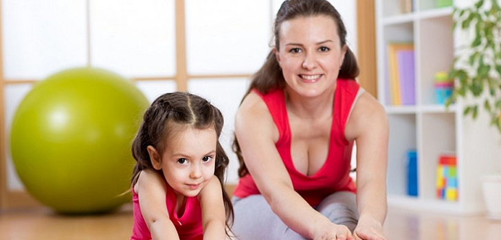 Joacă Yoga: trei exerciții utile pentru copil