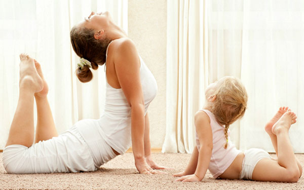 Joacă Yoga: trei exerciții utile pentru copil