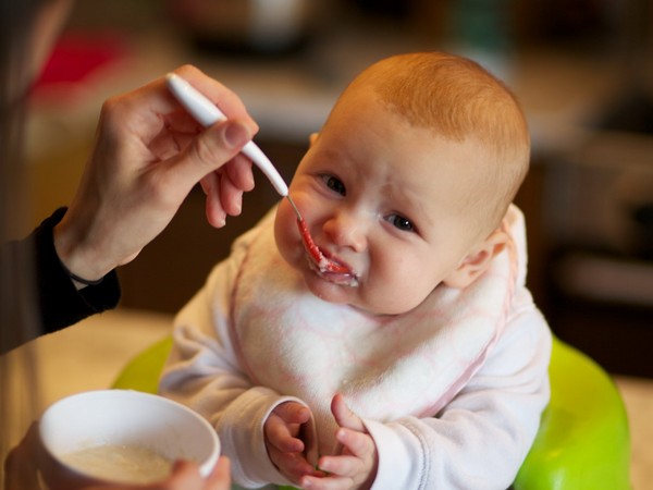 Alimentarea la cerere sau în funcție de ore: sfat Komarovsky Alimentarea la cerere sau în funcție de ore: sfat Komarovsky