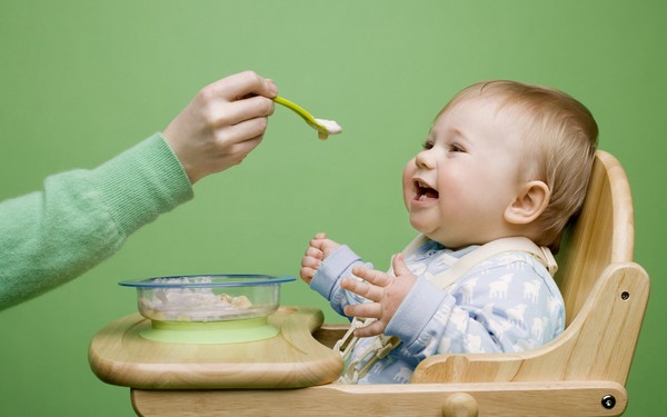 Alimentarea la cerere sau în funcție de ore: sfat Komarovsky Alimentarea la cerere sau în funcție de ore: sfat Komarovsky