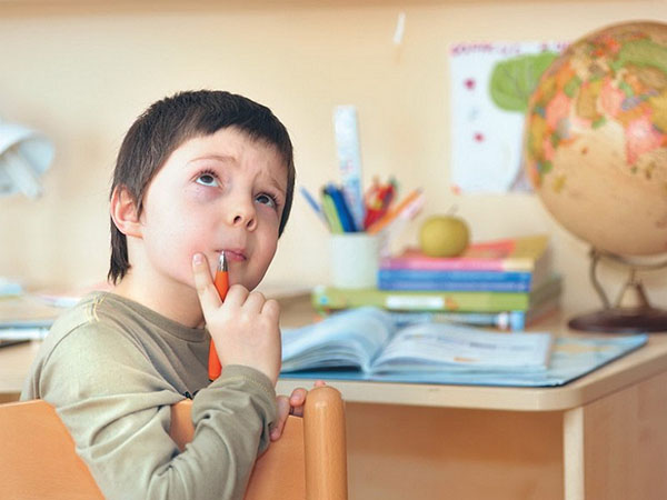 Neskuchnaya studiază: cum să echipeze în mod corespunzător locul de muncă al elevului