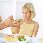 Copilul are un apetit slab: consecințele hrănirii forțate