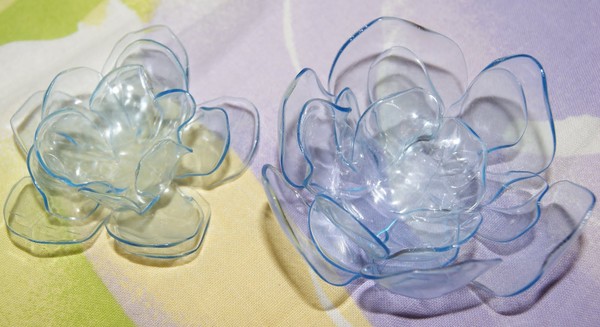 Flori din sticle de plastic: o clasă de masterat pentru fabricarea meșteșugurilor din plastic cu propriile mâini