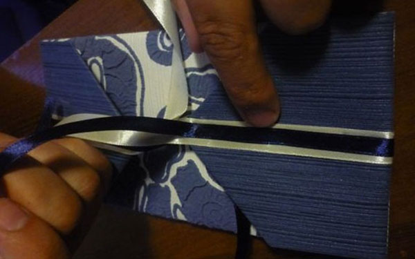 Plicul de hârtie A4 cu propriile mâini