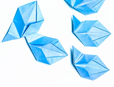 Cum sa faci o floare de origami cu mainile tale