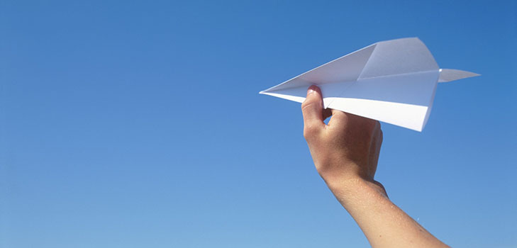 Cum se face un avion din hârtie în etape