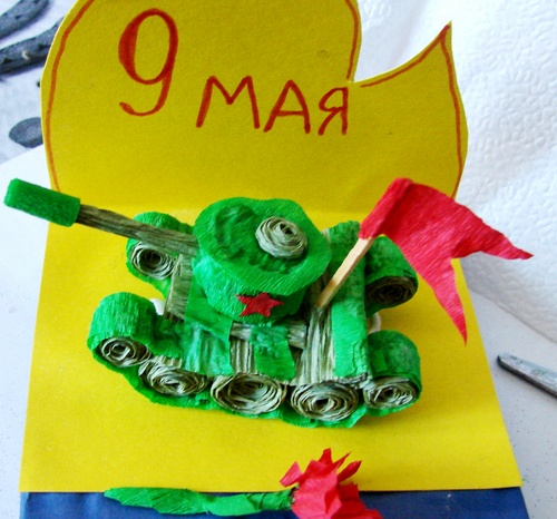 Artizanat pentru 9 mai cu propriile mâini: un rezervor de hârtie