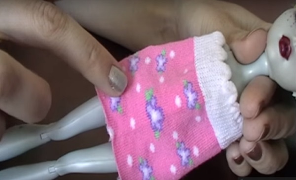 Cum sa coaseti hainele papusa cu mainile proprii