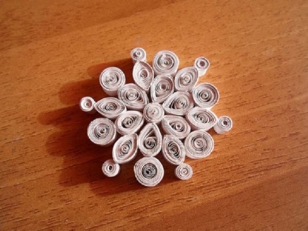 Frumoase fulgi de zăpadă pentru Anul Nou din 2017 cu propriile lor mâini de hârtie - diagrame și fotografii în etape. Cursuri de masterat pentru copii pe fulgii de zăpadă mari în tehnica origami
