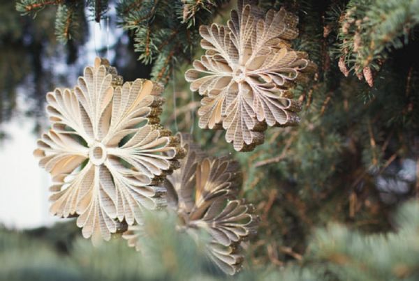 Frumoase fulgi de zăpadă pentru Anul Nou din 2017 cu propriile lor mâini de hârtie - diagrame și fotografii în etape. Cursuri de masterat pentru copii pe fulgii de zăpadă mari în tehnica origami