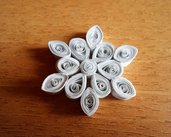 Frumoase fulgi de zăpadă pentru Anul Nou din 2017 cu propriile lor mâini de hârtie - diagrame și fotografii în etape. Cursuri de masterat pentru copii pe fulgii de zăpadă mari în tehnica origami