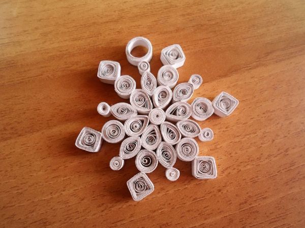 Frumoase fulgi de zăpadă pentru Anul Nou din 2017 cu propriile lor mâini de hârtie - diagrame și fotografii în etape. Cursuri de masterat pentru copii pe fulgii de zăpadă mari în tehnica origami