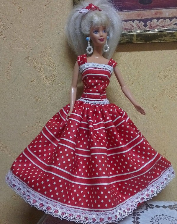 Rochii pentru propriile mâini ale Barbie - modele și modele