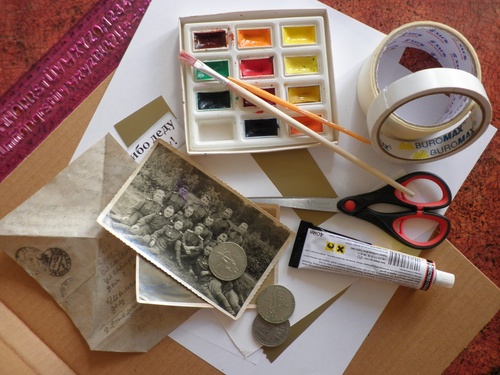 Scrapbooking: o lucrare manuală până pe 9 mai cu mâinile la școală