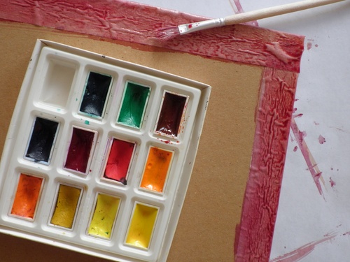 Scrapbooking: o lucrare manuală până pe 9 mai cu mâinile la școală