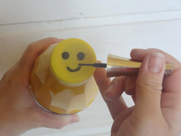 Noi meserii din sticle de plastic cu mâinile lor pentru grădină și livadă