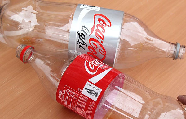 Noi meserii din sticle de plastic cu mâinile lor pentru grădină și livadă