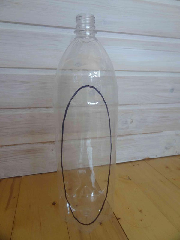 Noi meserii din sticle de plastic cu mâinile lor pentru grădină și livadă