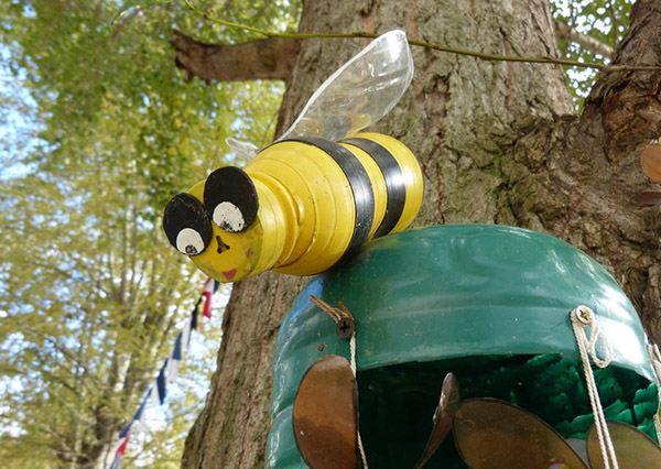 Noi meserii din sticle de plastic cu mâinile lor pentru grădină și livadă