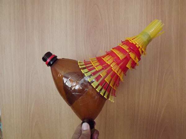 Noi meserii din sticle de plastic cu mâinile lor pentru grădină și livadă