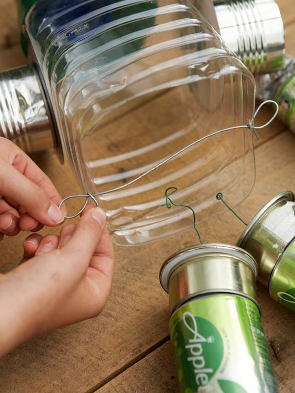 Noi meserii din sticle de plastic cu mâinile lor pentru grădină și livadă