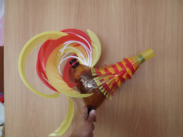 Noi meserii din sticle de plastic cu mâinile lor pentru grădină și livadă