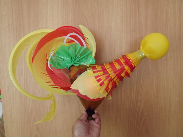 Noi meserii din sticle de plastic cu mâinile lor pentru grădină și livadă