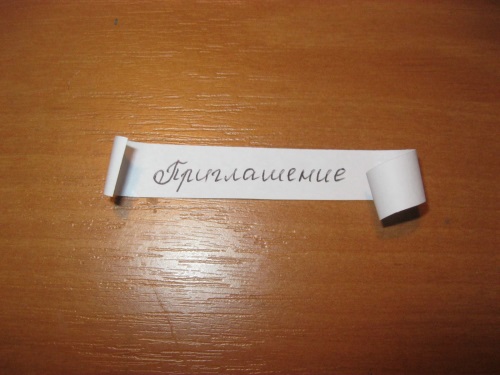Invitații originale la nuntă cu mâinile lor