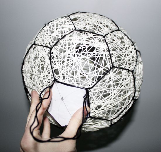 Lampa mingea cu mâinile