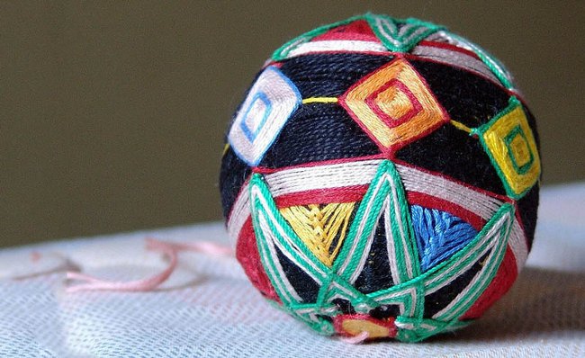 Temari: bile de fir