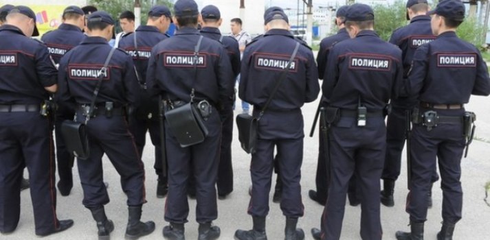 Cum să obțineți un loc de muncă în poliție?