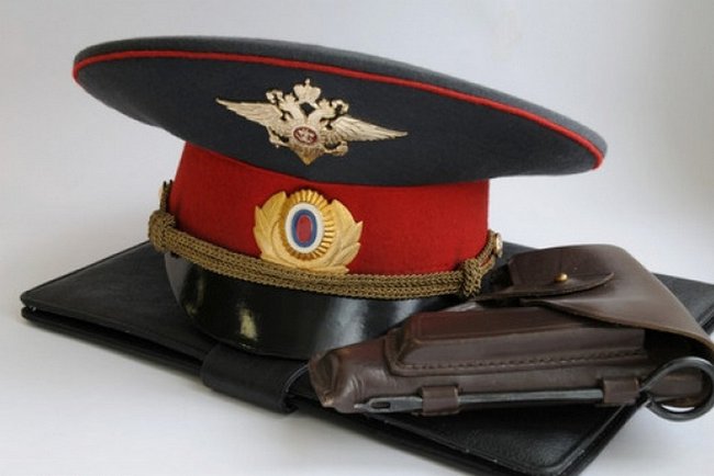 Cum să obțineți un loc de muncă în poliție?