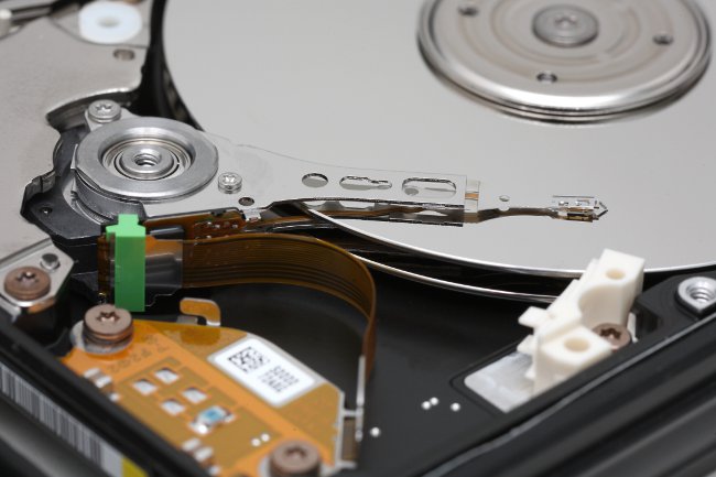 Cum se conectează un al doilea hard disk