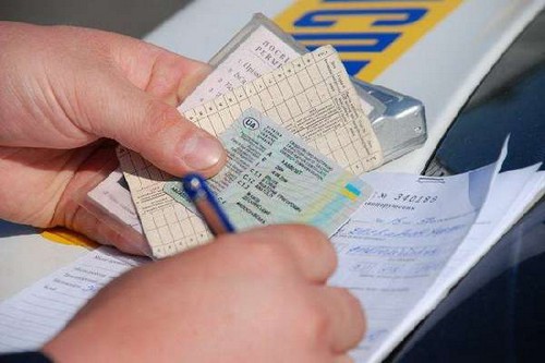 Cum să aflăm despre amenzi ale Inspectoratului de Stat pentru Siguranța Rutieră pentru permisul de conducere în Samara