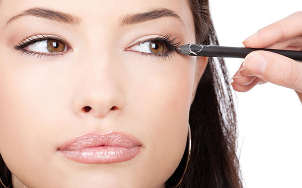 Efect de make-up timp de zece minute: sfaturi make-up artist Chanel