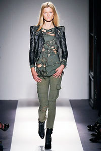 Jacket în stilul militar sau safari
