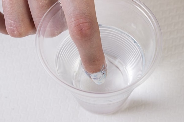 Manichiura din marmură cu lac-gel