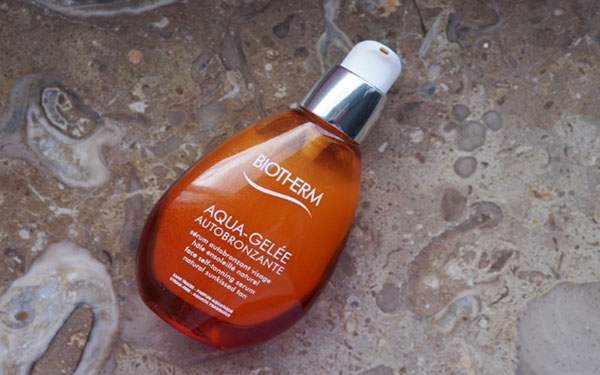 Linia de plajă Biotherm Aqua-Gelée Solaire pentru piele catifelată