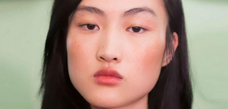 Fresh makeup de vară de J.W. Anderson timp de 10 minute: o clasă de masterat detaliată