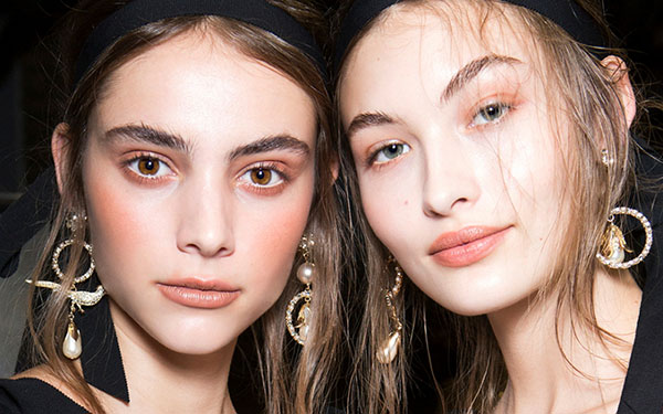 Fresh makeup de vară de J.W. Anderson timp de 10 minute: o clasă de masterat detaliată