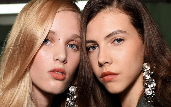 Fresh makeup de vară de J.W. Anderson timp de 10 minute: o clasă de masterat detaliată