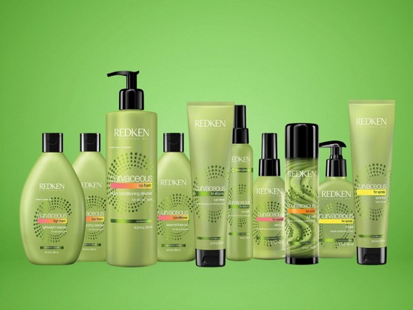 Revoluția ondulată: articole noi pentru înfrumusețare Redken Curvaceous