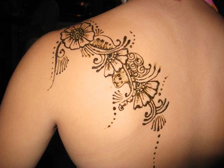Tatuaj henna în salon