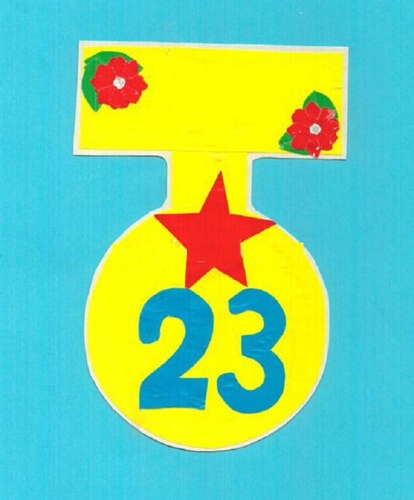 Aplicarea pe 23 februarie, mâinile proprii