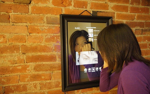Mai mult decât o reflecție: o oglindă inteligentă Perseus Mirrors