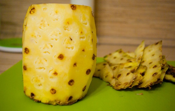Cum sa taie un ananas in mod corespunzator si frumos