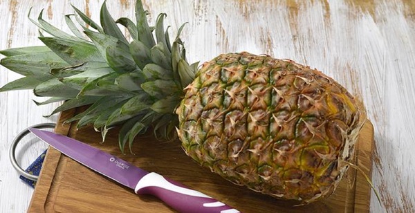 Cum sa taie un ananas in mod corespunzator si frumos