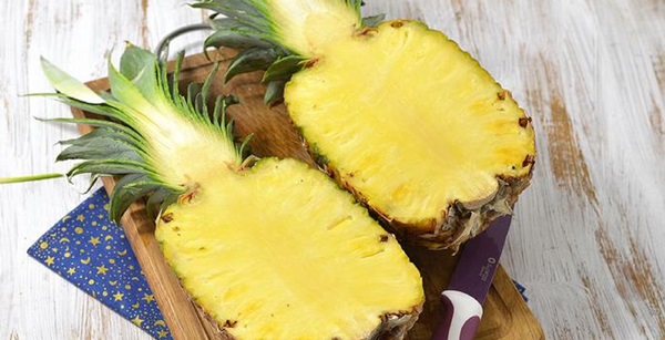 Cum sa taie un ananas in mod corespunzator si frumos