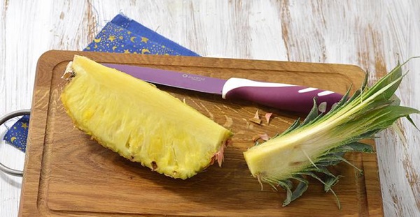 Cum sa taie un ananas in mod corespunzator si frumos